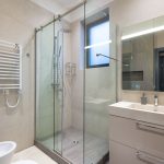 Supprimer les remontées d’odeur d’une douche italienne