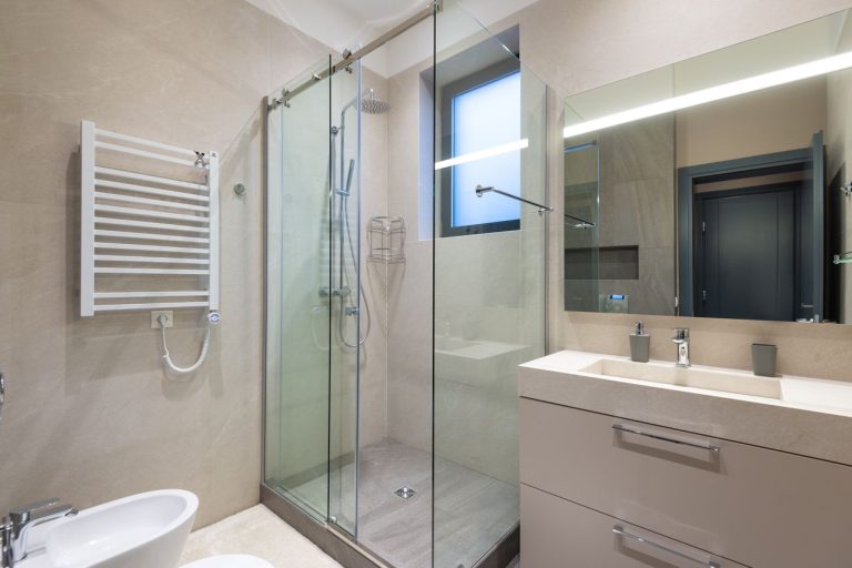 Supprimer les remontées d’odeur d’une douche italienne