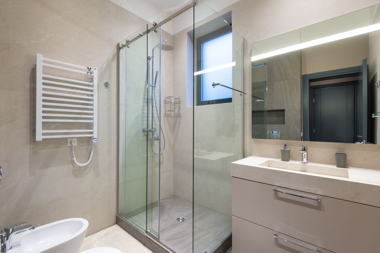 Supprimer les remontées d’odeur d’une douche italienne